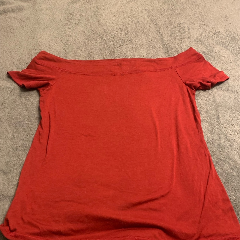 Guess off the shoulder red top